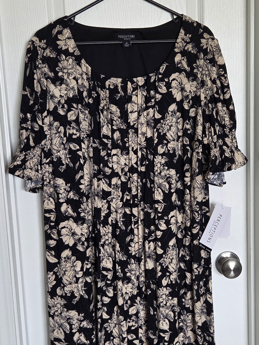 Perceptions Plus Size Black and Cream Floral Pleated Short-Sleeve Dress